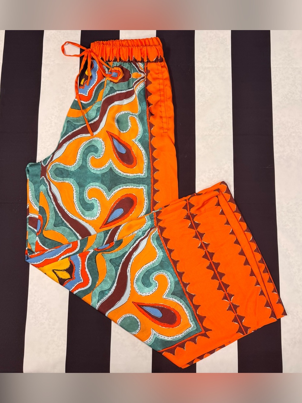 Zara Orange Multicolor Printed Drawstring Joggers